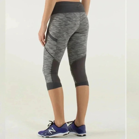 Lululemon Run for fun crop - Picture 2 of 14